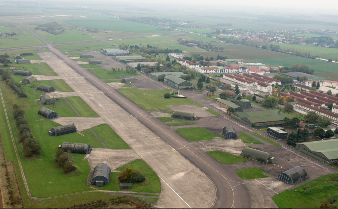 Vue aérienne de la BA 102 à Dijon
